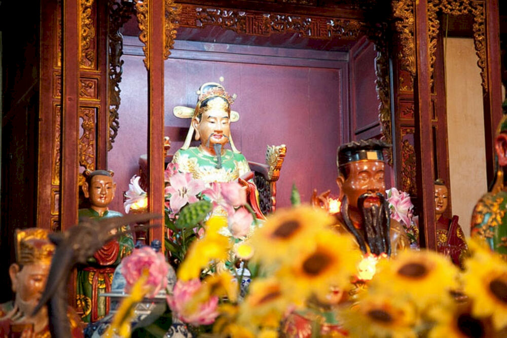 Tran Hung Dao is the legend of Vietnam and is the one who worship at Ngoc Son Temple